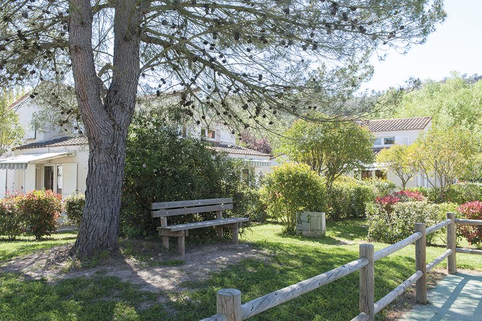 Comfort Aparthotel Mandelieu La Napoule Village Bagian luar foto