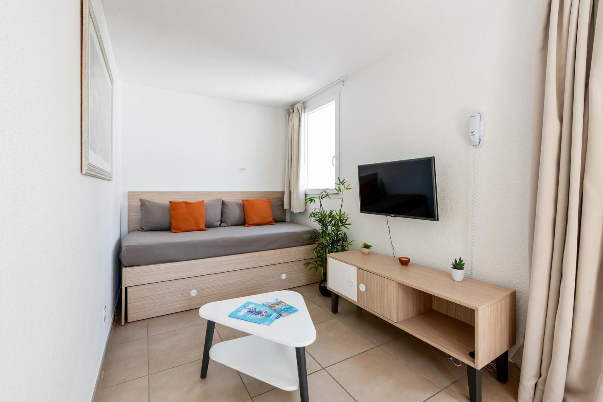 Comfort Aparthotel Mandelieu La Napoule Village Bagian luar foto